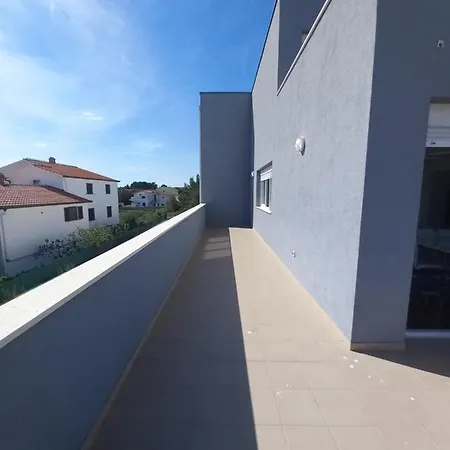 1 Apartament Vir