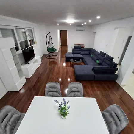 1 Apartament *