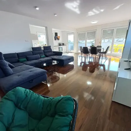 1 Apartment