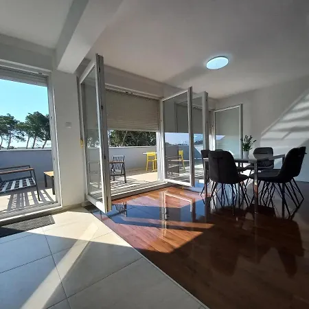1 Apartment