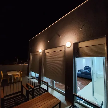 1 Apartment *