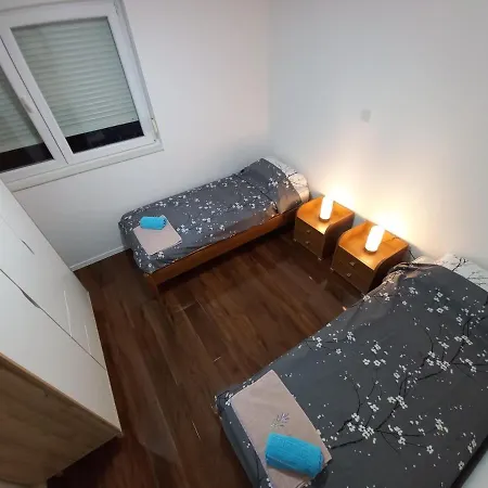 1 Apartment *