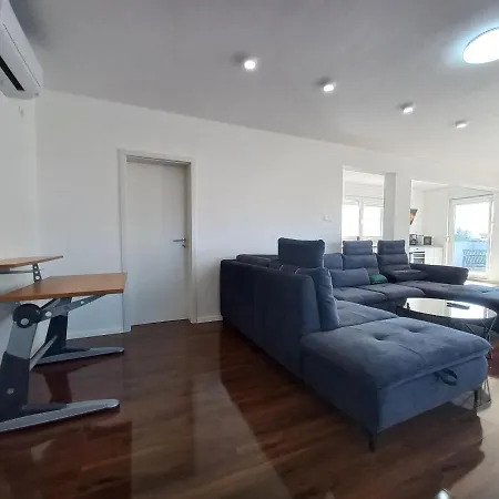 Apartment 1 Vir